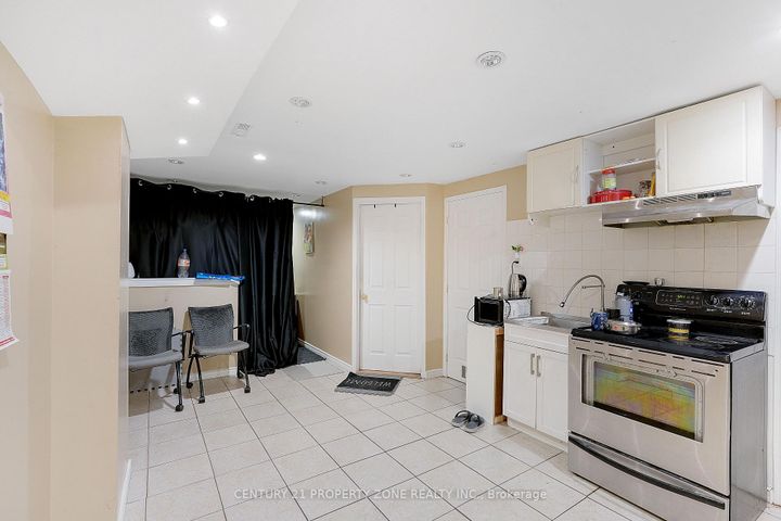 Photo 25 at 17 Riverplace Crescent, Bram East, Brampton