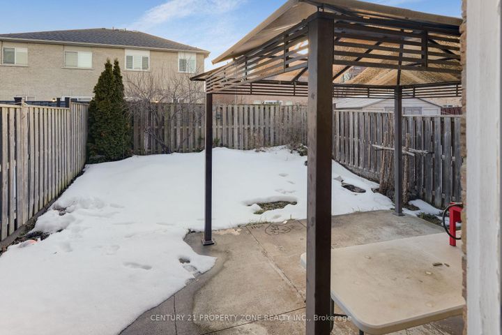 Photo 27 at 17 Riverplace Crescent, Bram East, Brampton