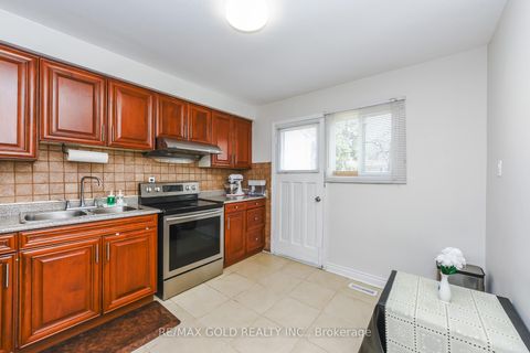 Photo 11 at 7464 Homeside Gardens, Malton, Mississauga