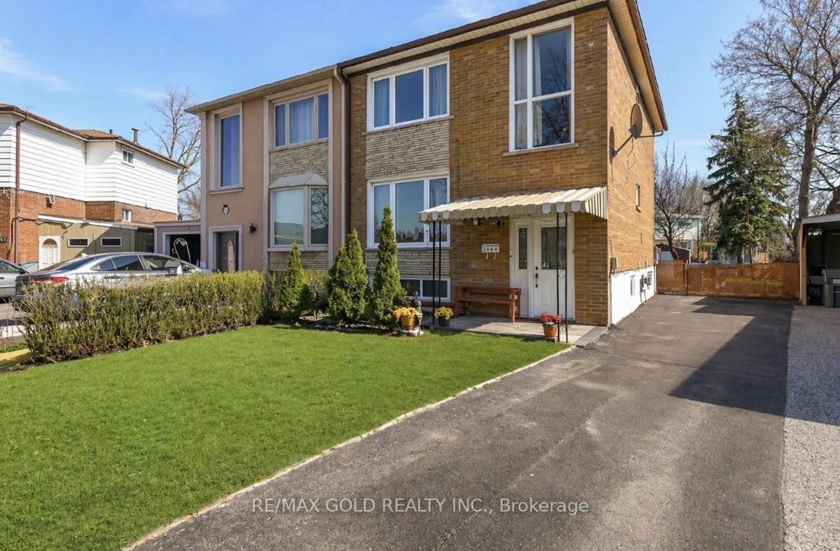 7464 Homeside Gardens, Malton, Mississauga photo number 2