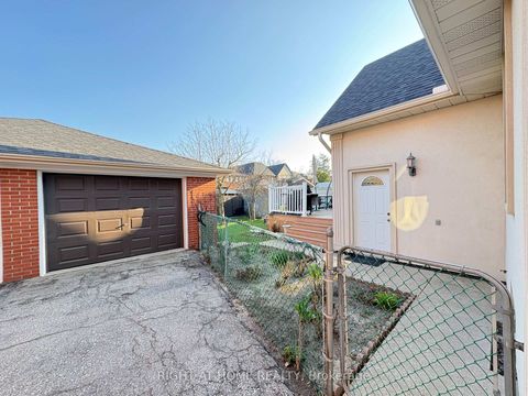 Photo 8 at 25 Burlingame Road, Alderwood, Toronto