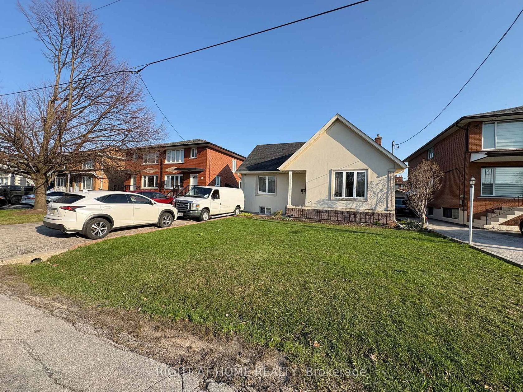 25 Burlingame Road, Alderwood, Toronto photo number 2
