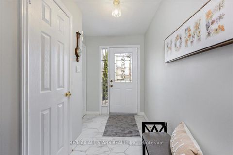 Photo 5 at 32 Lancaster Court, Keswick South, Georgina