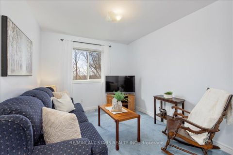 Photo 19 at 32 Lancaster Court, Keswick South, Georgina