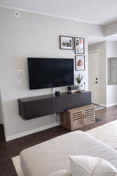 Photo 5 at 226 - 1837 Eglinton Avenue E, Victoria Village, Toronto