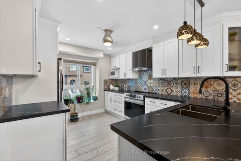 Photo 8 at 9 - 443 Manse Road, West Hill, Toronto