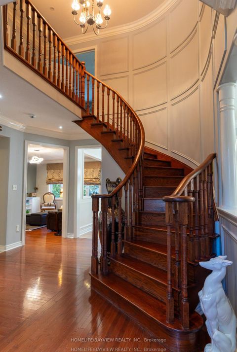 Photo 7 at 8 Pico Crescent, Beverley Glen, Vaughan