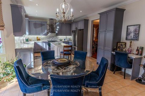 Photo 9 at 8 Pico Crescent, Beverley Glen, Vaughan