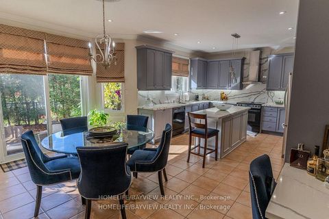 Photo 10 at 8 Pico Crescent, Beverley Glen, Vaughan