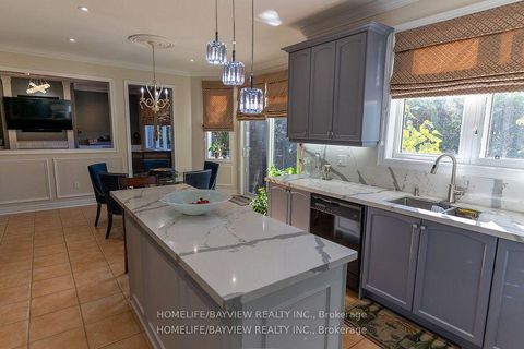 Photo 13 at 8 Pico Crescent, Beverley Glen, Vaughan