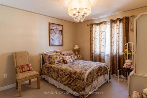 Photo 25 at 8 Pico Crescent, Beverley Glen, Vaughan