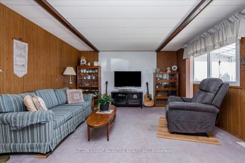 Photo 4 at 2 Mimosa Crescent, Rural Innisfil, Innisfil