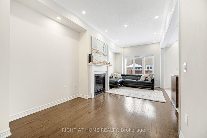 Photo 7 at 52 Veterans Street, Bradford, Bradford West Gwillimbury