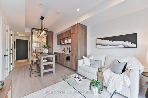 Photo 7 at 623 - 505 Richmond Street W, Waterfront Communities C1, Toronto