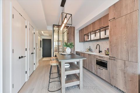Photo 8 at 623 - 505 Richmond Street W, Waterfront Communities C1, Toronto