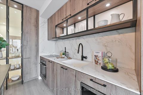 Photo 9 at 623 - 505 Richmond Street W, Waterfront Communities C1, Toronto
