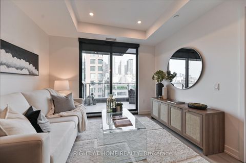 Photo 12 at 623 - 505 Richmond Street W, Waterfront Communities C1, Toronto