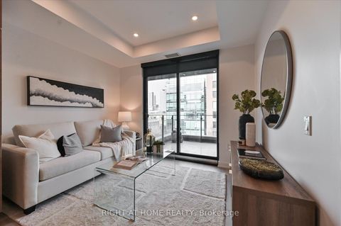 Photo 13 at 623 - 505 Richmond Street W, Waterfront Communities C1, Toronto