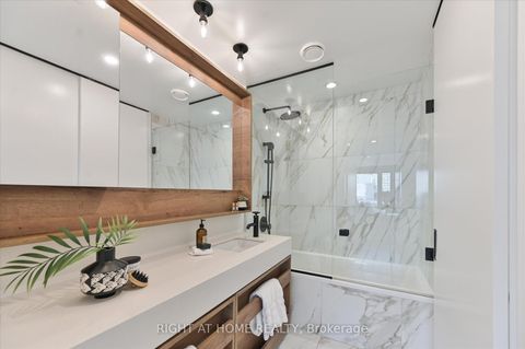 Photo 18 at 623 - 505 Richmond Street W, Waterfront Communities C1, Toronto