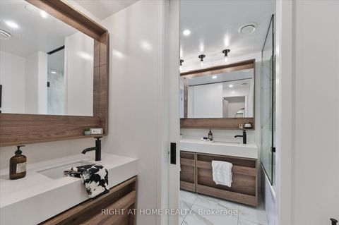 Photo 19 at 623 - 505 Richmond Street W, Waterfront Communities C1, Toronto
