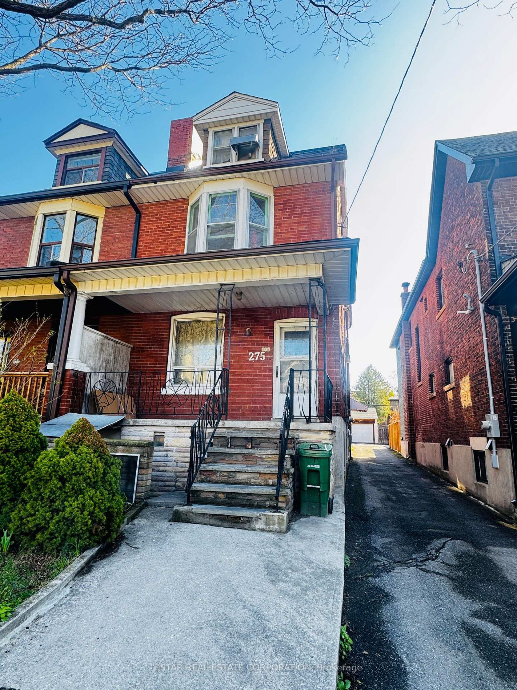 275 Salem Avenue, Junction, Toronto photo number 2