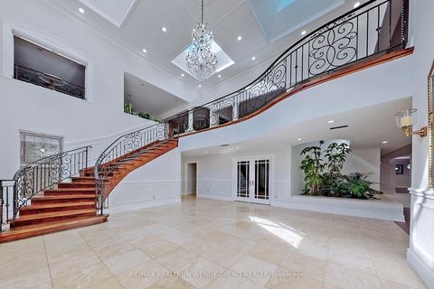 Photo 2 at 305 Woodland Acres Crescent, Rural Vaughan, Vaughan