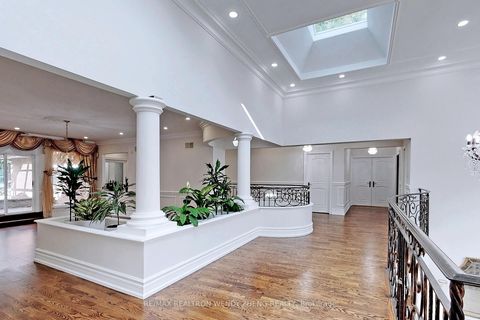 Photo 3 at 305 Woodland Acres Crescent, Rural Vaughan, Vaughan