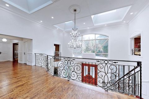 Photo 4 at 305 Woodland Acres Crescent, Rural Vaughan, Vaughan