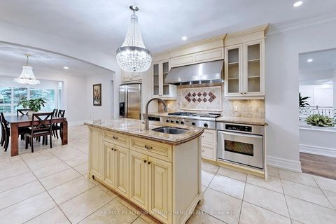 Photo 11 at 305 Woodland Acres Crescent, Rural Vaughan, Vaughan