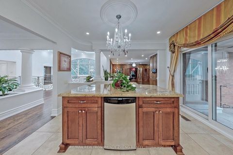 Photo 12 at 305 Woodland Acres Crescent, Rural Vaughan, Vaughan