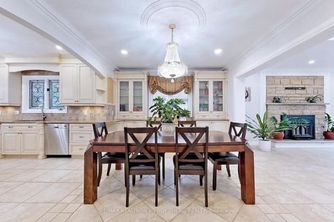 Photo 13 at 305 Woodland Acres Crescent, Rural Vaughan, Vaughan