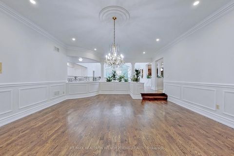 Photo 15 at 305 Woodland Acres Crescent, Rural Vaughan, Vaughan