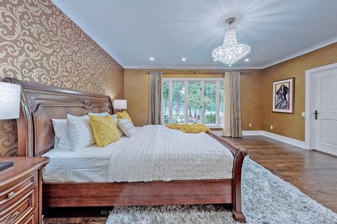 Photo 19 at 305 Woodland Acres Crescent, Rural Vaughan, Vaughan