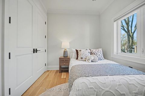 Photo 32 at 443 Hillsdale Avenue E, Mount Pleasant East, Toronto