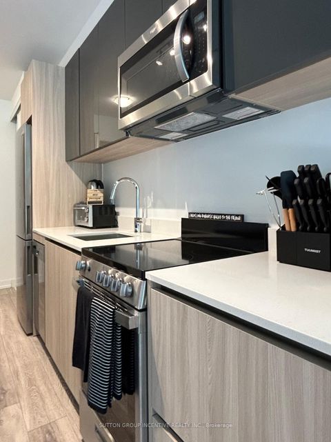 Photo 5 at 126 - 11 Maryport Avenue, CFB, Toronto