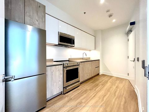 Photo 18 at 126 - 11 Maryport Avenue, CFB, Toronto