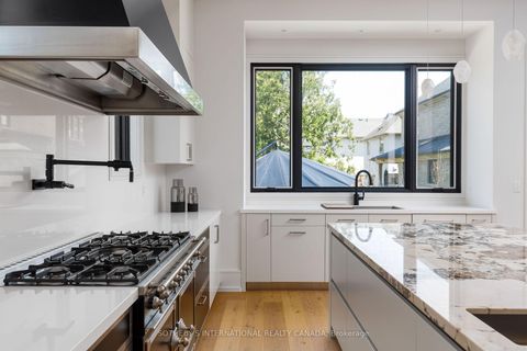 Photo 11 at 85 Kingsway Crescent, Kingsway South, Toronto