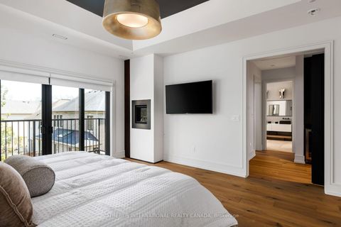 Photo 18 at 85 Kingsway Crescent, Kingsway South, Toronto