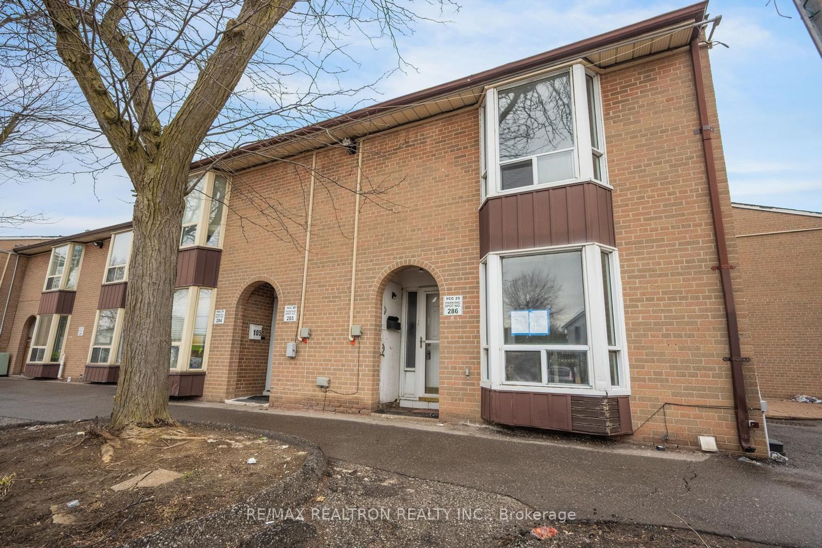 106 - 250 John Garland Boulevard, Clairville, Toronto photo number 2