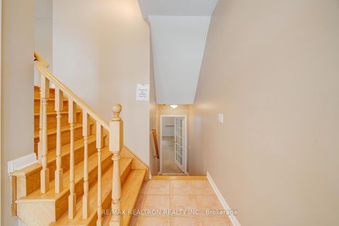 Photo 5 at 42 - 100 Elgin Mills Road W, Westbrook, Richmond Hill