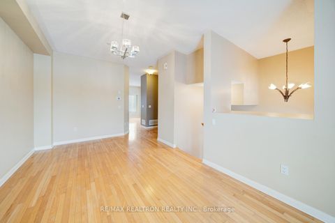Photo 7 at 42 - 100 Elgin Mills Road W, Westbrook, Richmond Hill