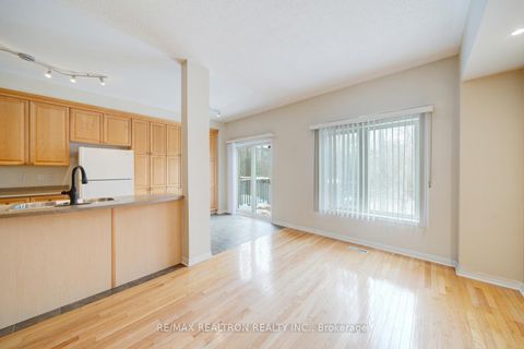 Photo 9 at 42 - 100 Elgin Mills Road W, Westbrook, Richmond Hill