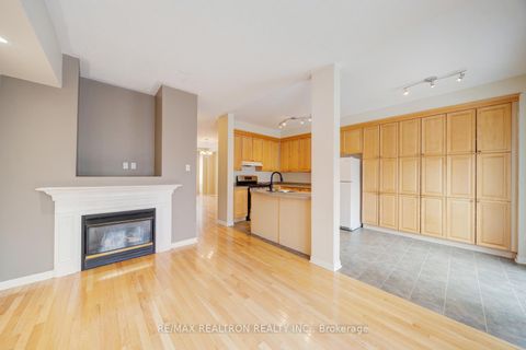 Photo 11 at 42 - 100 Elgin Mills Road W, Westbrook, Richmond Hill