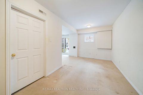 Photo 37 at 42 - 100 Elgin Mills Road W, Westbrook, Richmond Hill