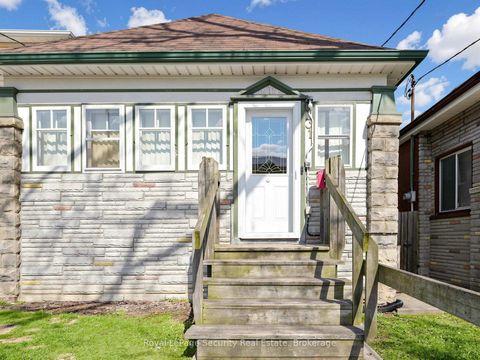 Photo 2 at 31 Blandford Street, Oakwood Village, Toronto