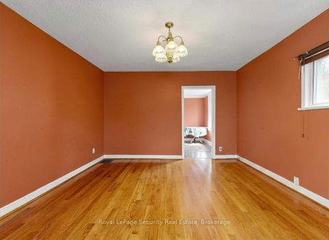 Photo 7 at 31 Blandford Street, Oakwood Village, Toronto