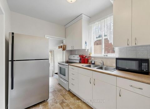 Photo 12 at 31 Blandford Street, Oakwood Village, Toronto