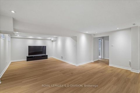 Photo 31 at 8 Crimson Millway, Windfields, Toronto