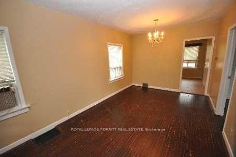 Photo 4 at 86 Ash Crescent, Long Branch, Toronto