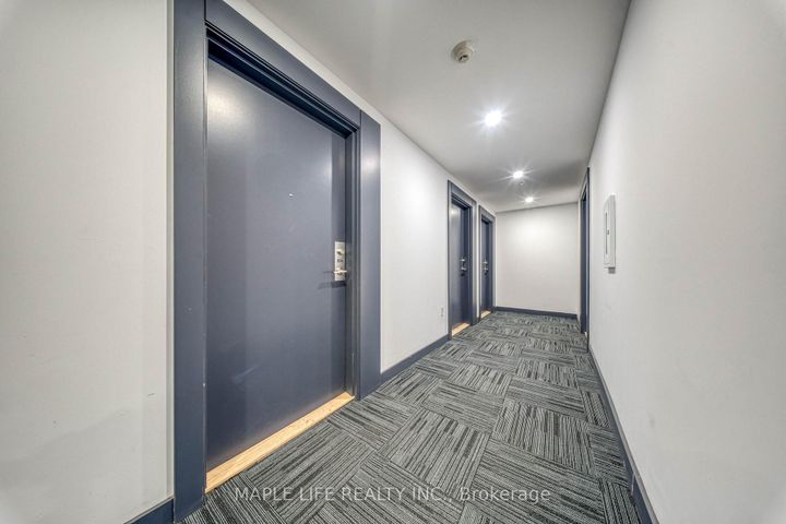 Photo 3 at 804 - 3237 Bayview Avenue, Bayview Village, Toronto